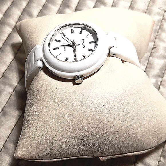 NWOT/ DKNY WATCH in White - Picture 5 of 8